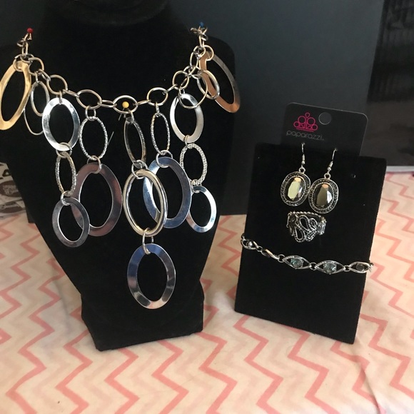 Paparazzi Jewelry Set - Picture 1 of 1